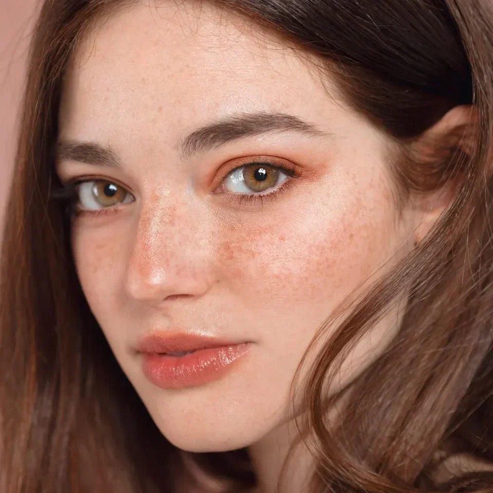 أطلقي العنان لإشراقتكِ الداخلية: عدسات لاصقة ملونة للاحتفال بيوم المرأة